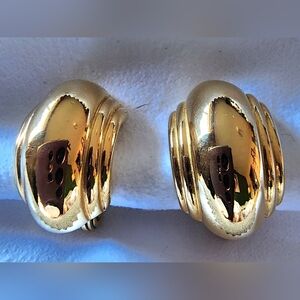 Vintage Monet Gold-Tone half hoop clip earings. 1990's